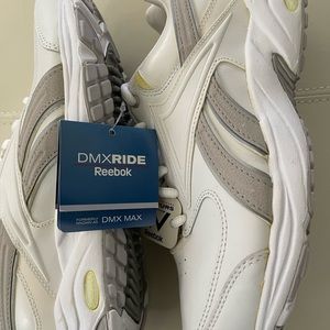 NWT Reebok Womens White Sneakers Size 7 Wide